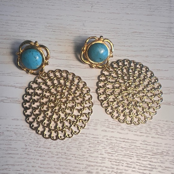 Susan Shaw Elegant Gold and Turquoise Filigree Earrings - Picture 5 of 10